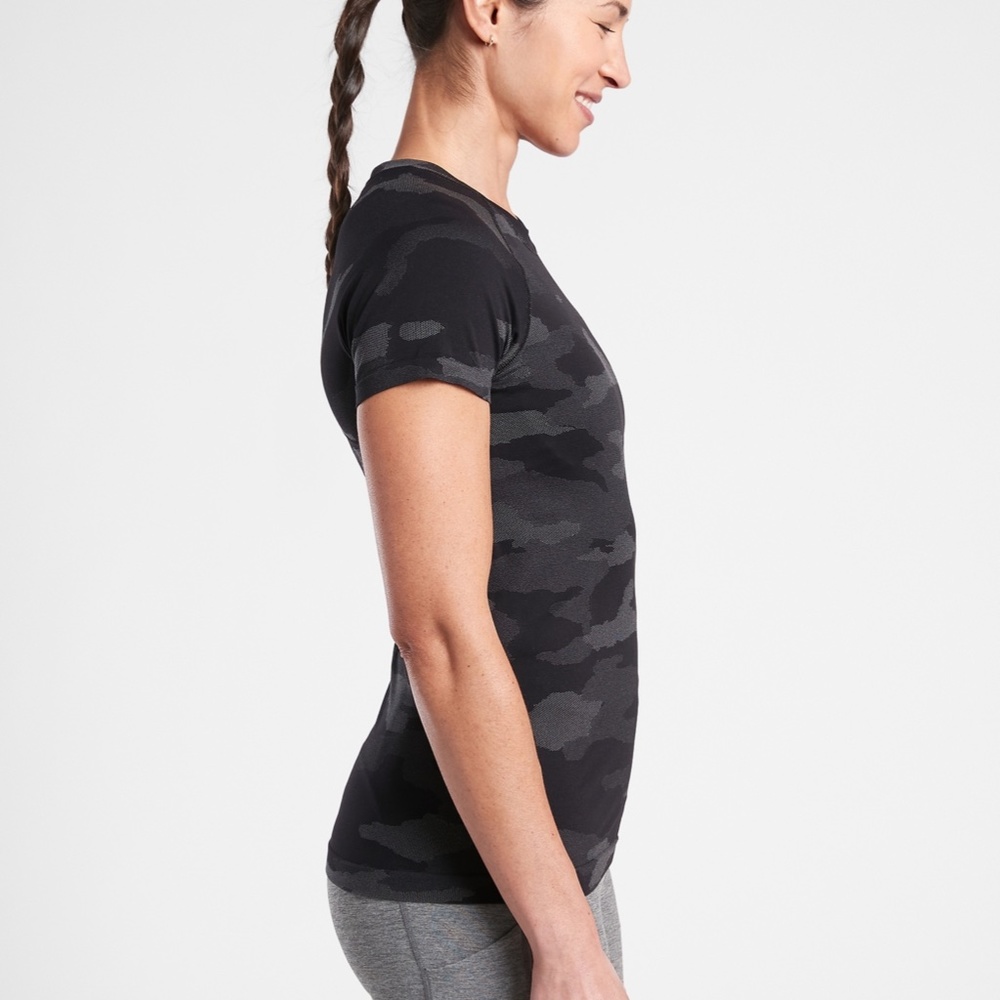 Momentum Seamless Camo Tee - Picture 3 of 4